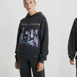 Hoodie - Från nicki studios x Gina tricot, fint skick