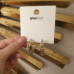 Örhängen  - örhängen från Gina Tricot 