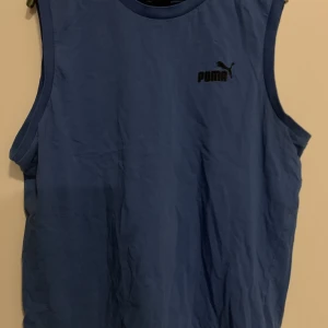 Puma linnen  - Super skönt Puma line som kan va bra till träning den är i nyt skick och knappt använd 