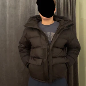 The north face  - The north face Vinter jacka in köpt på Zalando För (3499kr) knappt använd en säsong ✅storlek M ✅ 4+1 Inner ficka ✅ Inget Kvitto Därav priset ✅