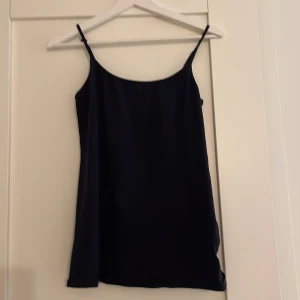 Linne - Marinblått linne