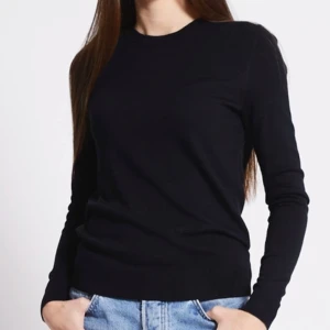 Svart stickad - Svart finstickad tröja från lager 157🩷andvänd få gånger 