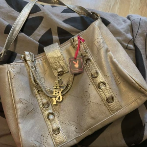 Playboy handbag - En playboy väska i bra skick och nästan aldrig använd 