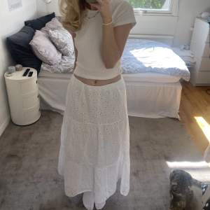 Slutsåld kjol från Gina Tricot i storlek M. Aldrig använd och lapparna kvar! 💞