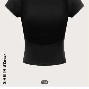 Rygglös tröja  - Har en svart rygglös tröja från SHEIN. Storlek L men passar även dom som har M/S😊har aldrig kommit till användning var utav att den är lite liten för mig:) 