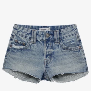 Shorts  - Säljer dessa shorts från pull & bear som är köpta på zalando. Bara använda en gång så dom är som nya❤️ordinarie pris 300kr