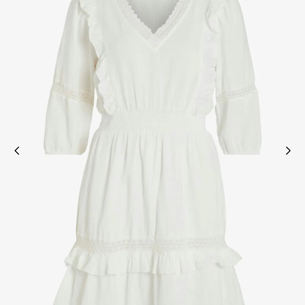Säljer denhär super fina vila klänning som är helt nyköpt med lappen kvar💗 den köptes för 580kr och säljer för 250kr. Klänningar.