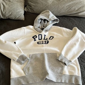 Polo hoddie  - Vill bli av med den pga av ej användning