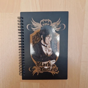 Black Butler skrivblock - Black Butler skrivblock, helt tomt. Ca 20x14 cm.