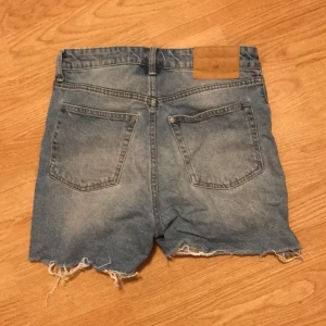 Shorts  - Jätte fina shorts, fast säljer pga för små för mig!perfekta för sommaren, är High rise.