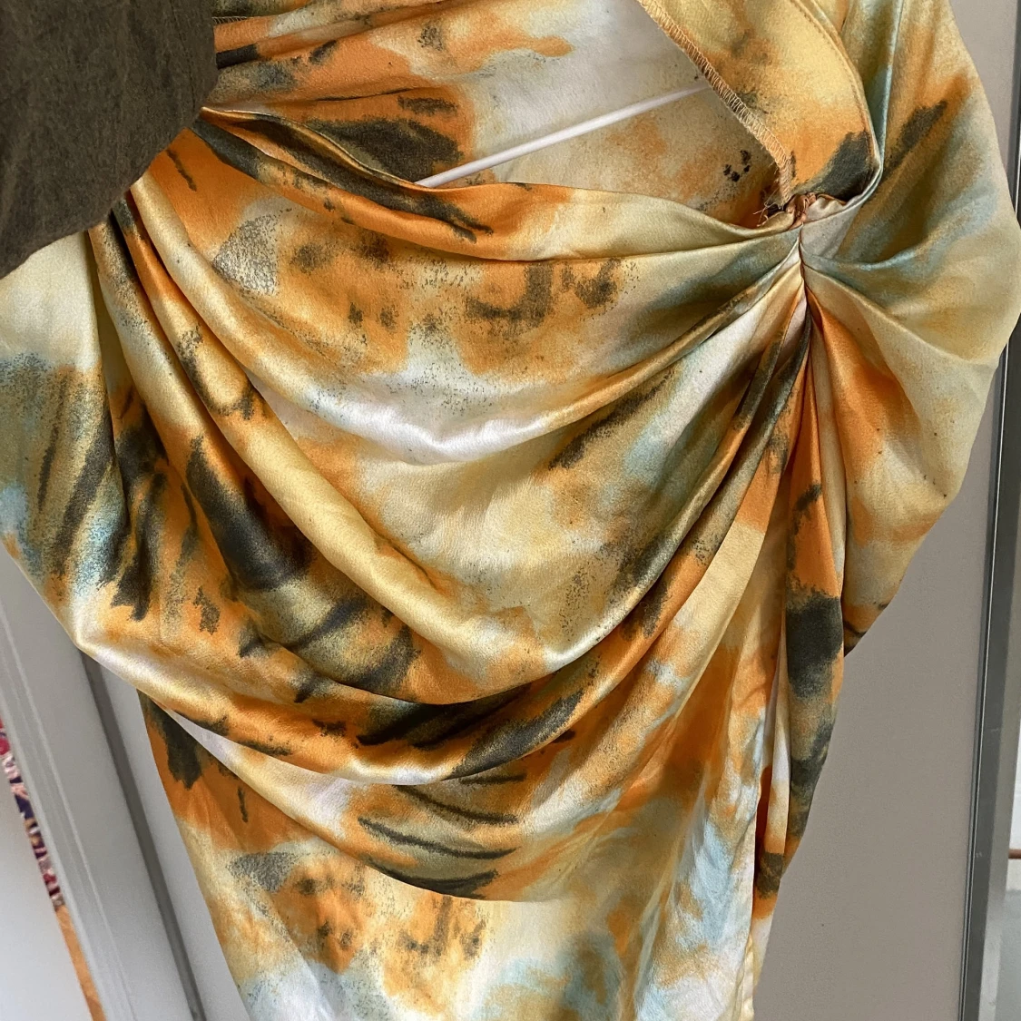 SATIN KJOL GUL S - 90