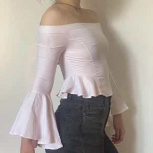 Off Shoulder Blus - Off Shoulder Blus! 🫶🏻 Från Bohoo, aldrig använd!  Endast för bilderna