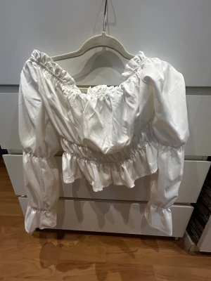 NYA BLUSAR - Aldrig använda! Storlek M på alla.  20 kr st 