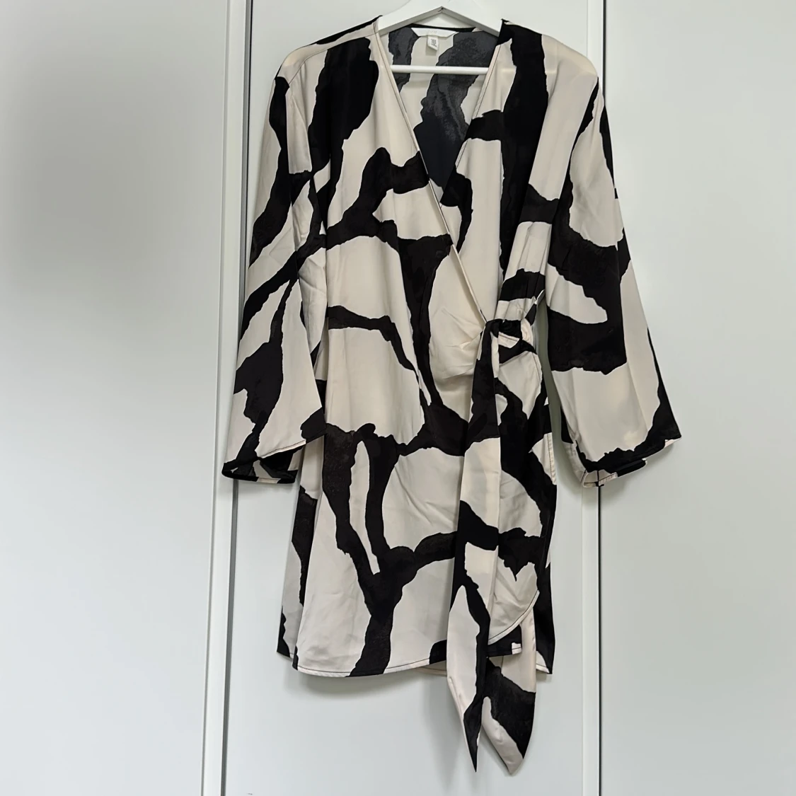 Omlotttunika med knytband