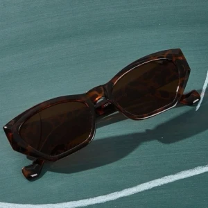 Solglasögon - Superfina, jag har ett parmesan liknande så därför säljer jag dem