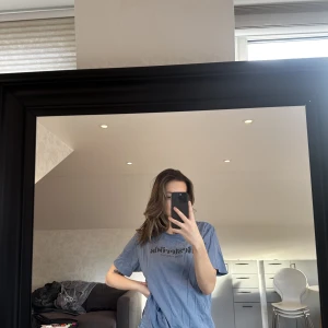 T-shirt - Storlek m, köpt på ullareds herravdelning.