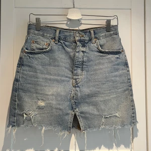 Jeanskjol - Jeanskjol från Gina tricot i strl S