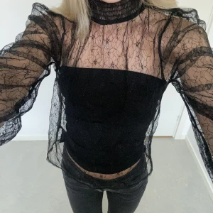 Spets topp - Svart snygg spetsblus🌸