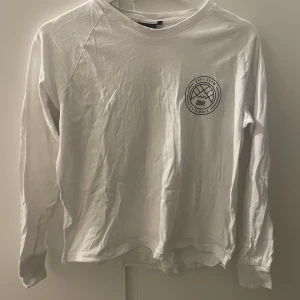 Dope tröja - Tröja med tryck på ryggen. Använd få gånger! 