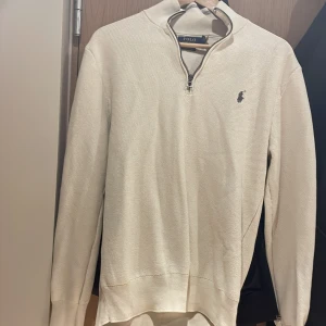 Ralph lauren half zip - Nu säljer jag min snygga Ralph lauren half zip skick 9/10 Ordinarie pris 2100  Säljer för 800 pris kan diskuteras 