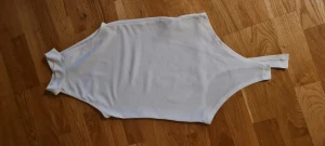 Body - Vit body som aödrig är använd.