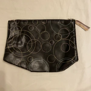 Svart väska - Svart väska. Använd 1 gång.