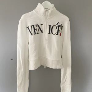 Tröja Bershka - stretchig tröja med blixtlås, aldrig använt 