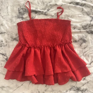 Röd topp - Jätte söt topp men den kommer inte till användning  Från Shein 