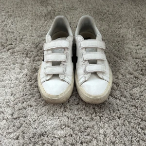 Veja skor  - Säljer mina veja skor då dem inte kommer till användning längre.