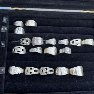 Ringar - Storleken är omkretsen i centimeter!  Här är några ringar som säljs. Det finns mer designs som inte är med på bilden, skriv privat ifall du vill se alla andra designs:)