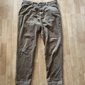 Manchester byxor - Beiga/bruna byxor med manchester. Köpta från h&m. Väl använda.