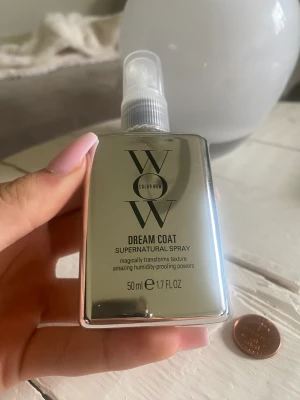 Wow dream coat - Säljer detta populära dream coatet! Som är helt oanvändt! Saga stq har haft en sån oxj visat i sin video❤️ mini/ rese size! Köpt på kicks för 180kr ish kan tänkas själva för 140kr! Priset är diskutersbart☀️(skriver du först kan ja sånka pris med 15kr)