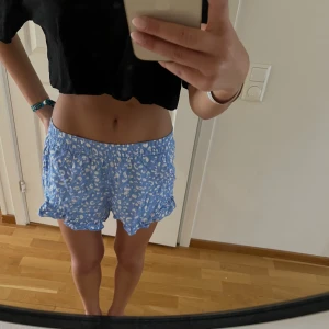Shorts  - Söta tunna shorts🩵🤍 