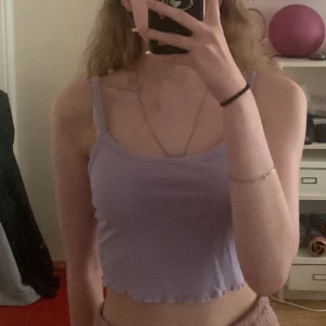 Linne - Använd ganska mycket men linnet är i fint skick. Köpt second hand men använder det inte längre. Om du vill köpa linnet så använd dig av ” köp nu”. Skriv till mig om du har några frågor❤️