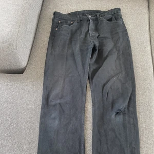 Levis 501 jeans - Tja säljer mina Levis 501 jeans. Storlek 32/34. Jag ett litet hål på knät men inget som inte går att laga | Nypris 1300 | Mitt pris 399