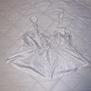 Linne - Genomskinlig, passar ej mig. 