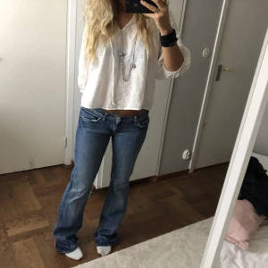 Lågmidjade bootcut jeans - Så snygga lågmidjade jeans. Vintage från mango. Frakt ingår inte, jag är 170