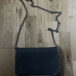 Fin väska - Jättefin väska vet ej vart jag köpte den och den  är i bra skick 