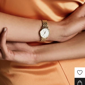 Klocka Rosefield  - Superfin klocka från märket Rosefield. Den är inköpt från guldfynd för ca 1,5 år sedan men är använd vid fåtal ggr så den är ser helt ny ut, inga repor eller skador. Batteriet har dock lagt av och behöver bytas ut, därav priset. 