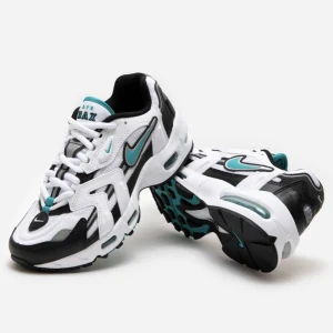 Nike Air Max 96 - Säljer äkta Nike Air Max, använda men tvättar såklart innan de skickas. Sälja inte längre i sverige tror jag. Kom privat gör egna bilder :)))