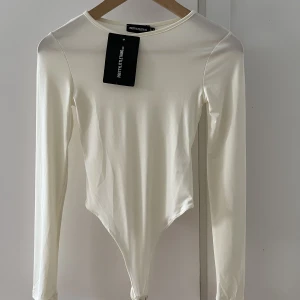 Body - Helt ny body från PrettyLittleThing 