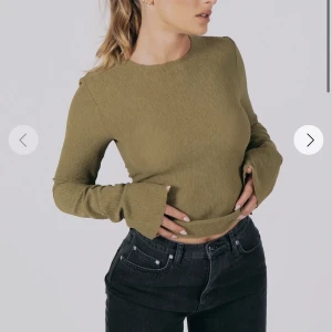 Topp från A-DSGN  - Olivgrön topp från A-DSGN, använd få gånger! 