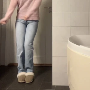 Zara jeans - Säljer mina ljusblåa straight jeans från zara🩷