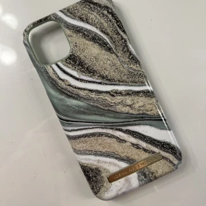 Ideal of Sweden skal  - Säljer mina iPhone 11 skal💚 alla är hela och det finns inga märken eller liknande på dem🥰köp för paketpris eller styck!