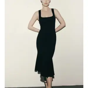 Säljer nu denna svarta klänningen från Zara. Så fin och enbart använd en gång ❤️