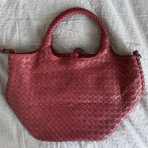 Väska  - Väska köpt secondhand! Fint skick!💕