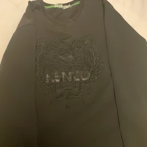 Svart kenzo tröja  - Svart kenzo tröja  Size m 