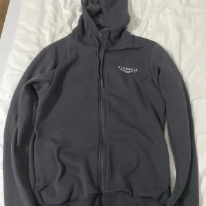 Mckenzie - Bra skick. SAN i storleken.