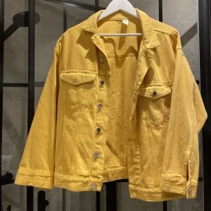 Jeansjacka  - Gul jeansjacka oversized