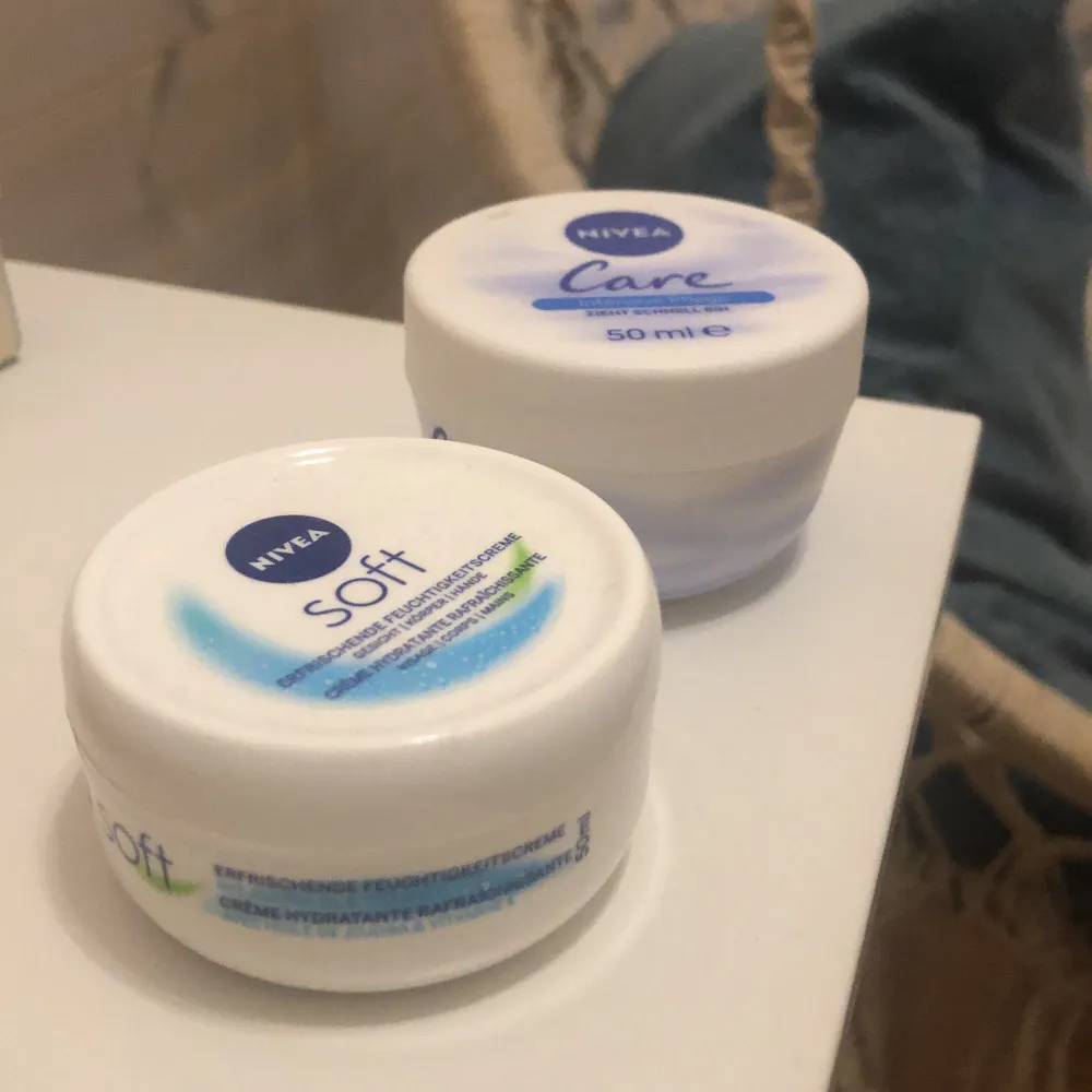 Två stycken krämer från nivea, knappt använt💕💕 en nivea soft, den andra nivea care. Går att köpa separat💕💕. Övrigt.